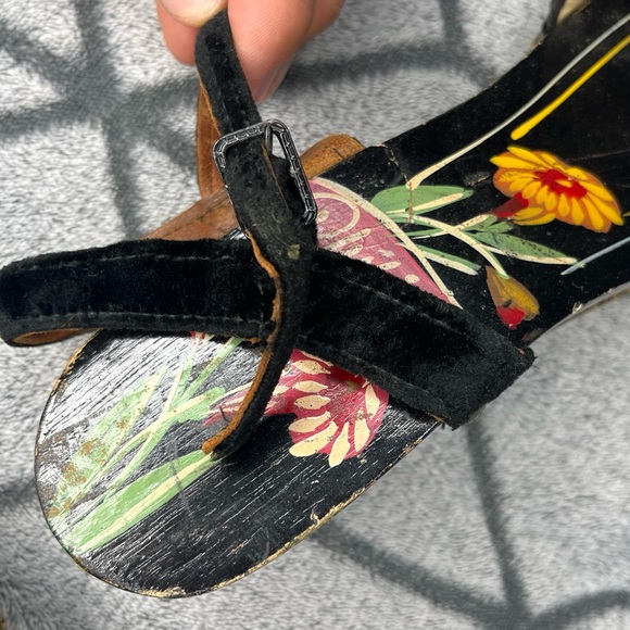 1940s WWII Carved Wooden Wedge Sandals Philippines Velvet Embroidered Sweetheart - Picture 8 of 14